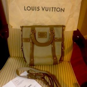 Louis Vuitton Trianon Poids Plume Tote
